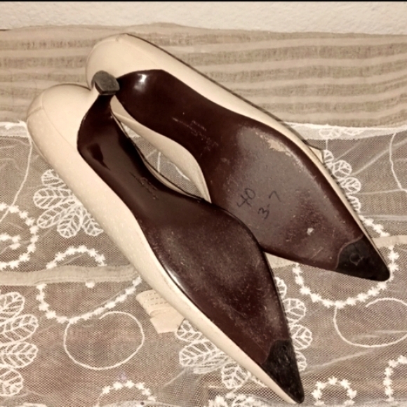 Salvatore Ferragamo pre-loved pumps - Picture 10 of 13